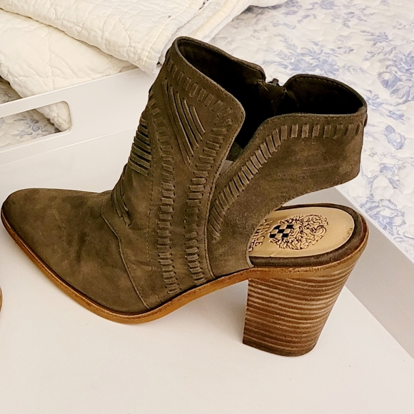 Vince Camuto suede booties olive Green size 8.5 - Picture 5 of 16